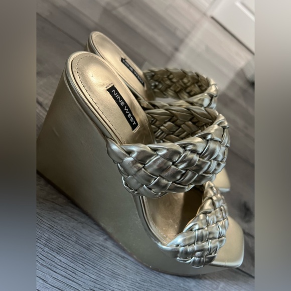 Wedge Heels - Picture 4 of 7